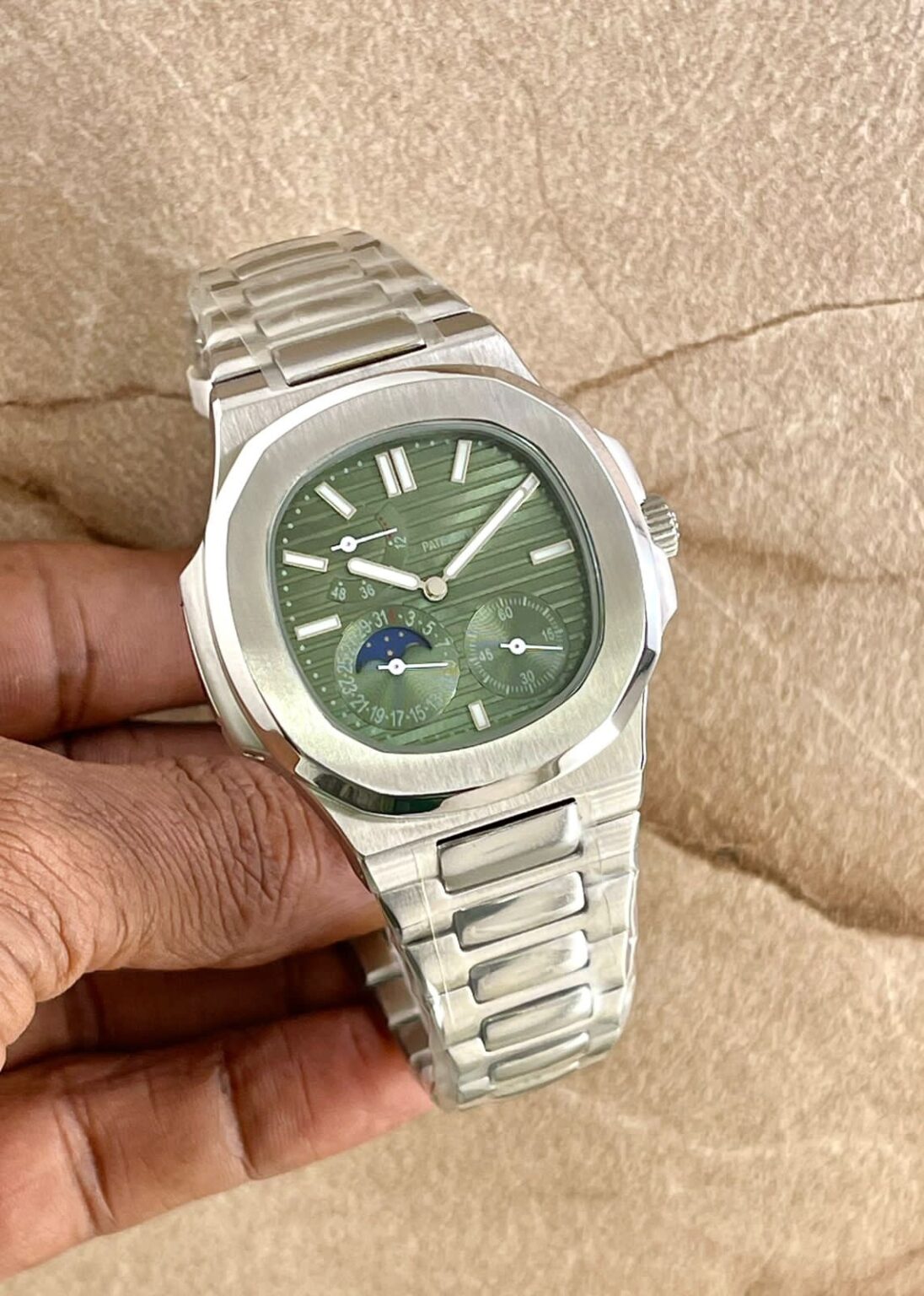 7e9af968 e0f0 4c1e aaea 13423ab59eab https://spacetimewatch.com/shop/patek-philippe-nautilus-ref/