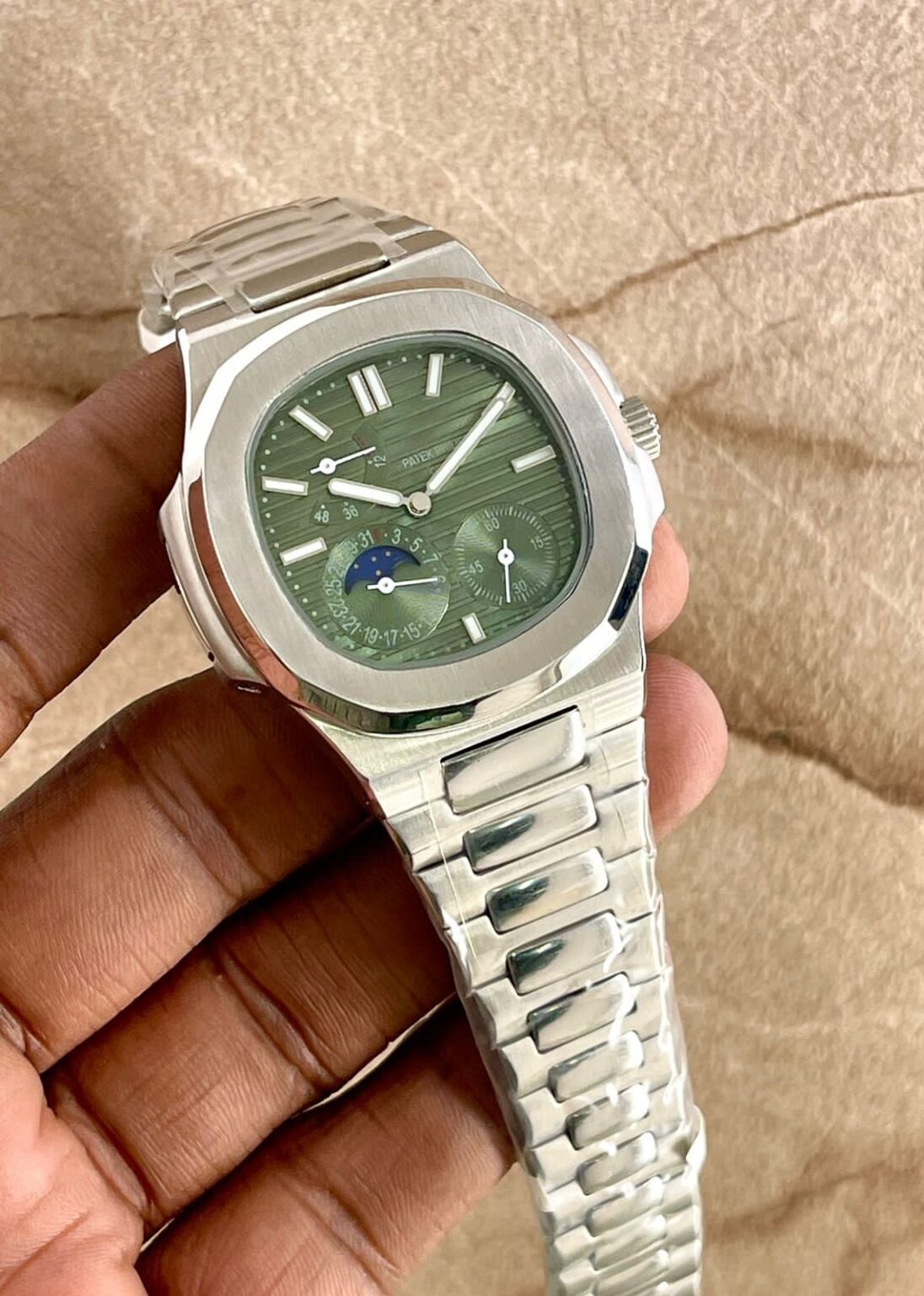 ba35a49f 5361 4371 961b e4712858623e https://spacetimewatch.com/shop/patek-philippe-nautilus-ref/
