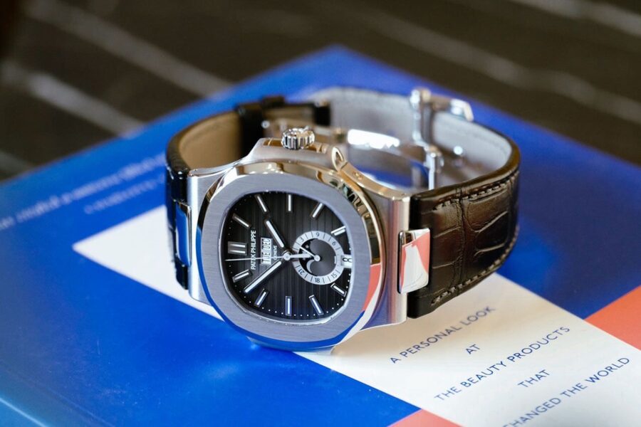 1793ee06 8f84 4e50 999b 86045953252b https://spacetimewatch.com/shop/patek-philippe-nautilus-calendar/