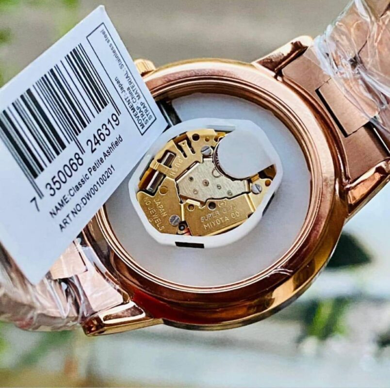 4b562ae9 0d33 4ae0 9ee9 9a5983dab200 https://spacetimewatch.com/shop/daniel-wellington-couple-watch/
