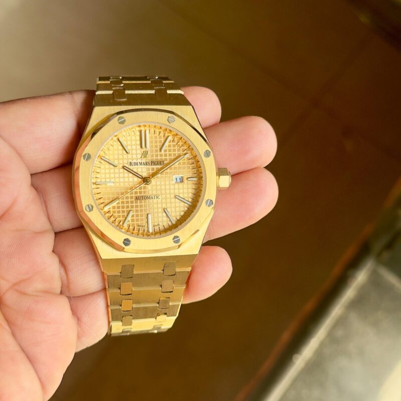50a92ece 4ede 4852 838e ad24959c49c3 scaled https://spacetimewatch.com/shop/audemars-piguet-royal-oak-gold-edition/