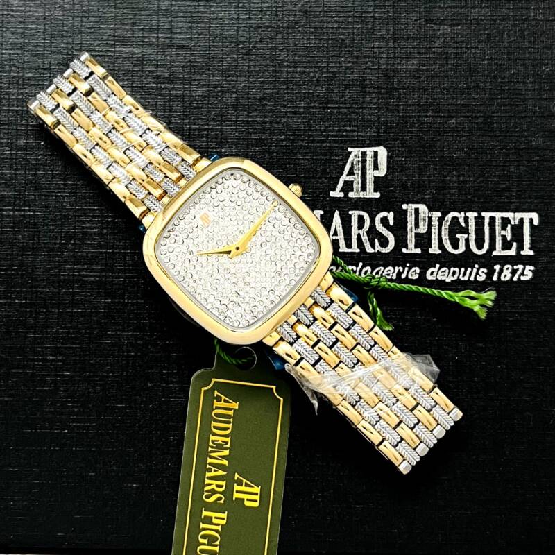 Audemars Piguet Diamond 4 https://spacetimewatch.com/shop/audemars-piguet-diamond/
