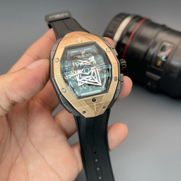 c88b41fc bb10 437e 9bf4 43143f1bf339 scaled https://spacetimewatch.com/first-copy-watches-in-mumbai/
