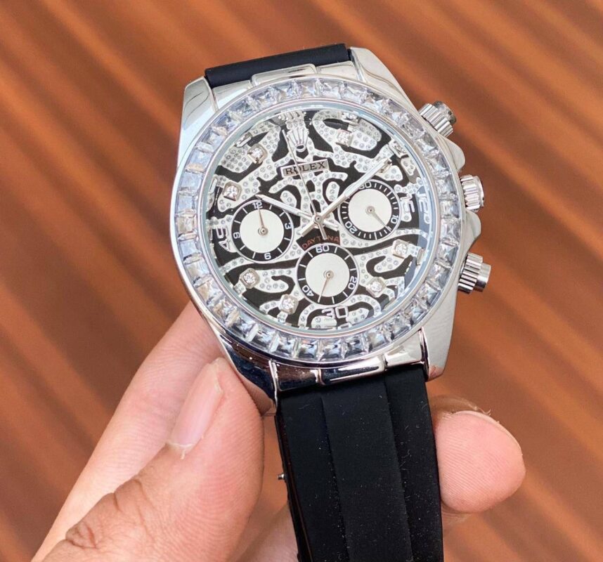 df92e38c 79eb 4d51 830b 008b801d7111 https://spacetimewatch.com/shop/rolex-daytona-silver/