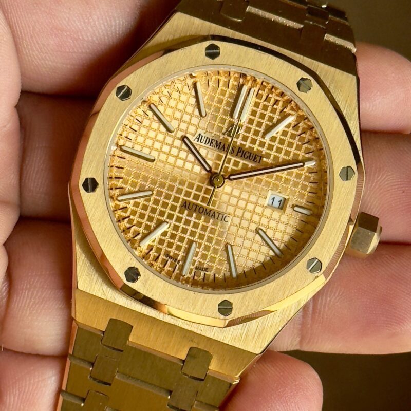 f5a23629 9671 494a a65f 654be4b725e7 scaled https://spacetimewatch.com/shop/audemars-piguet-royal-oak-gold-edition/