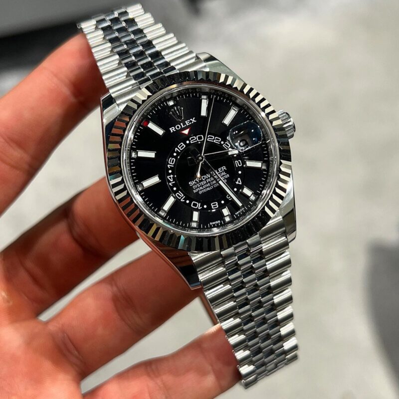 0ba999d6 37c0 41c9 a6f9 41ad59bbaff8 https://spacetimewatch.com/shop/rolex-oysters-skydweller-perpetual/