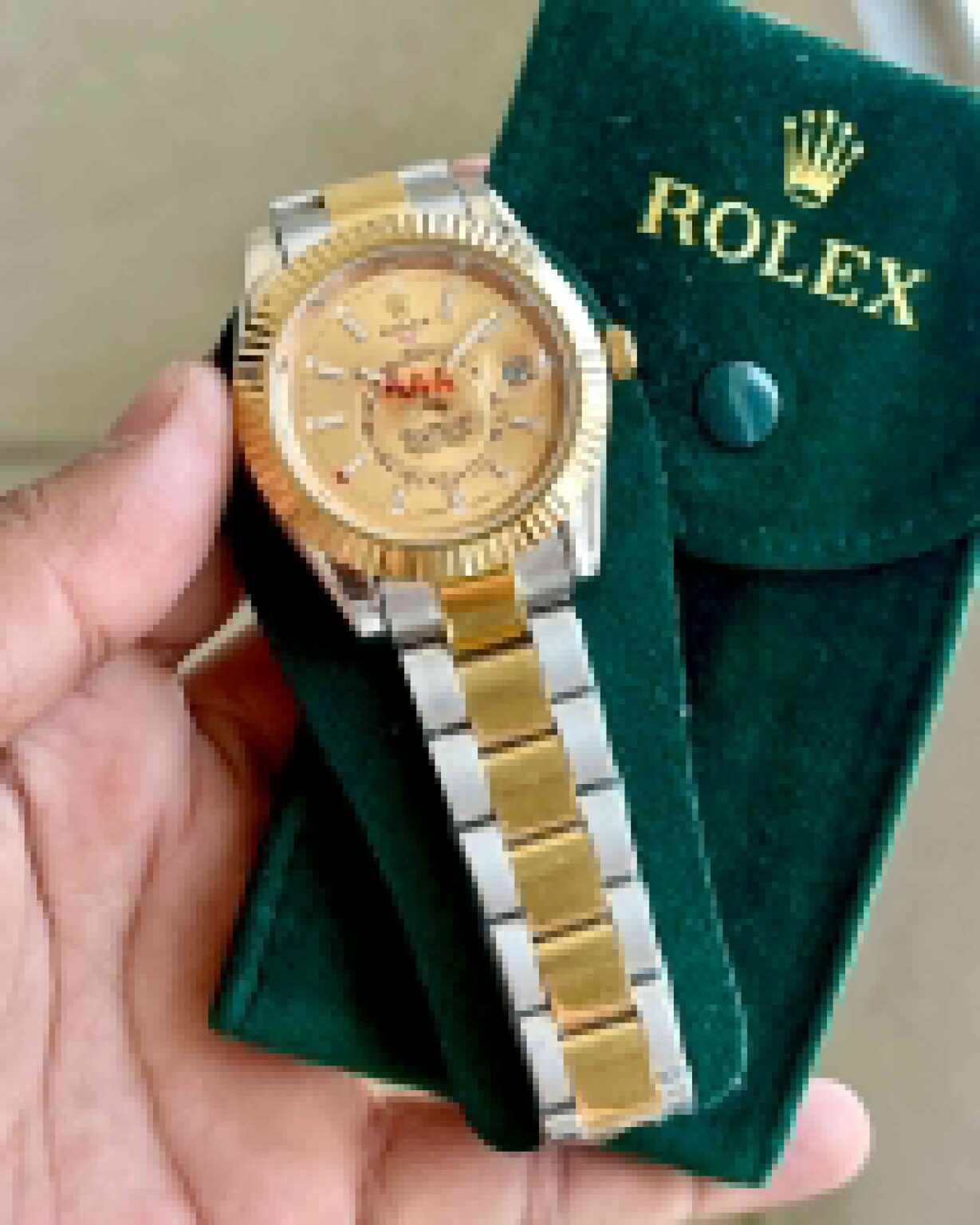 12d5a405 c78e 4304 af8a e297b3839bea https://spacetimewatch.com/shop/rolex-sky-dweller-gold/