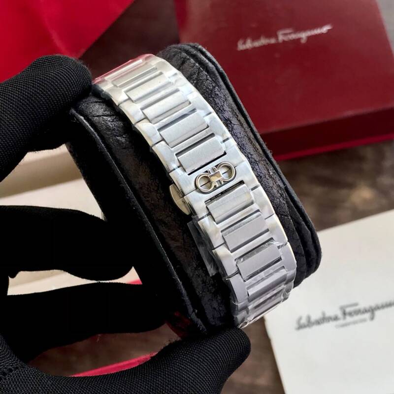 IMG 20240607 142342 940 https://spacetimewatch.com/shop/salvatore-ferragamo-f-80-classic-sfme00221/