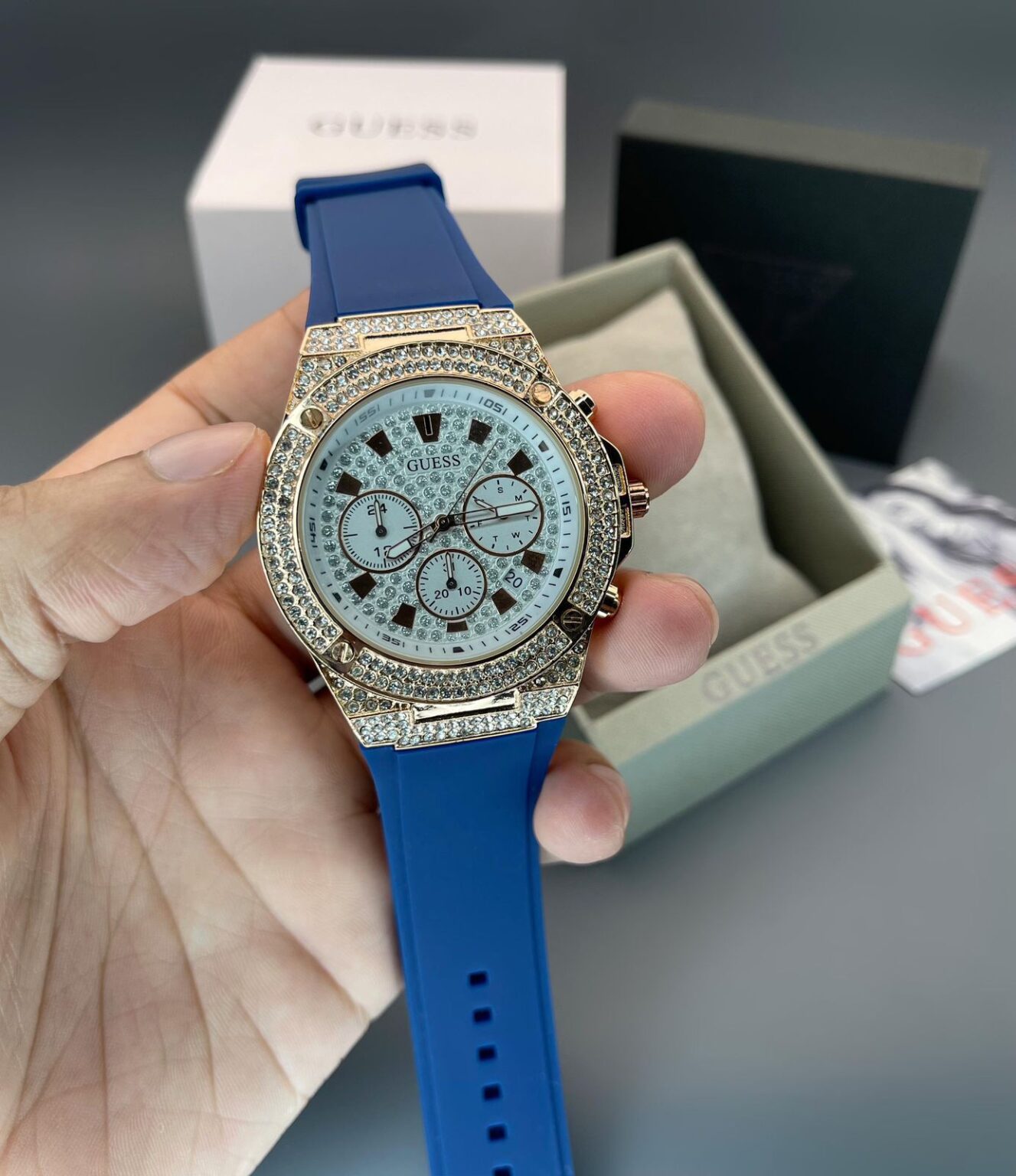 IMG 20240915 WA0077 https://spacetimewatch.com/shop/guess-frontier-crystal-rose-gold/