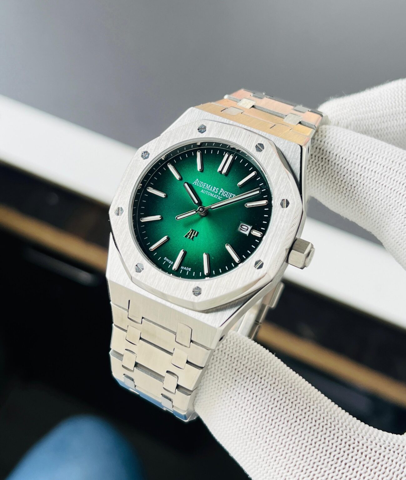 IMG 20240916 WA0066 scaled https://spacetimewatch.com/shop/audemars-piguet-royal-oak-jumbo/