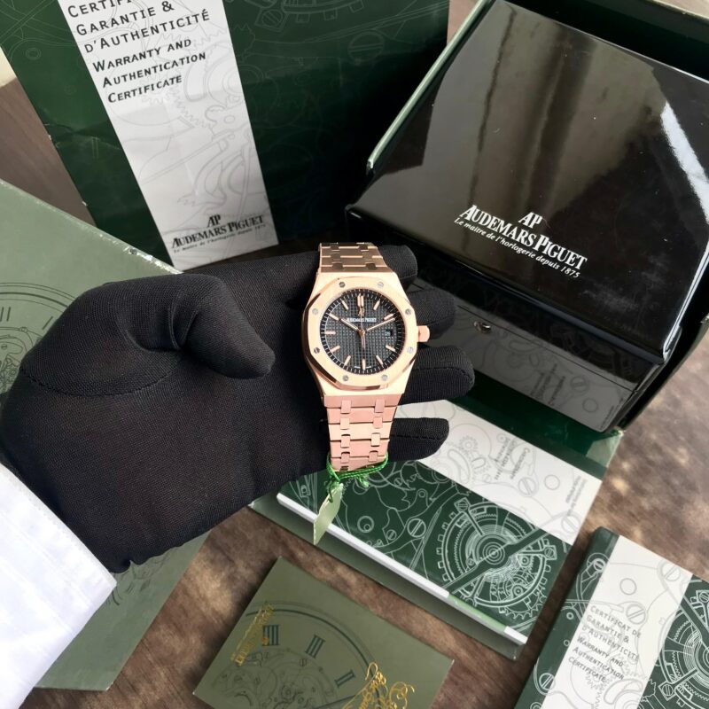 IMG 20240925 WA0045 1 scaled https://spacetimewatch.com/shop/audemars-piguet-royal-oak-offshore-4/