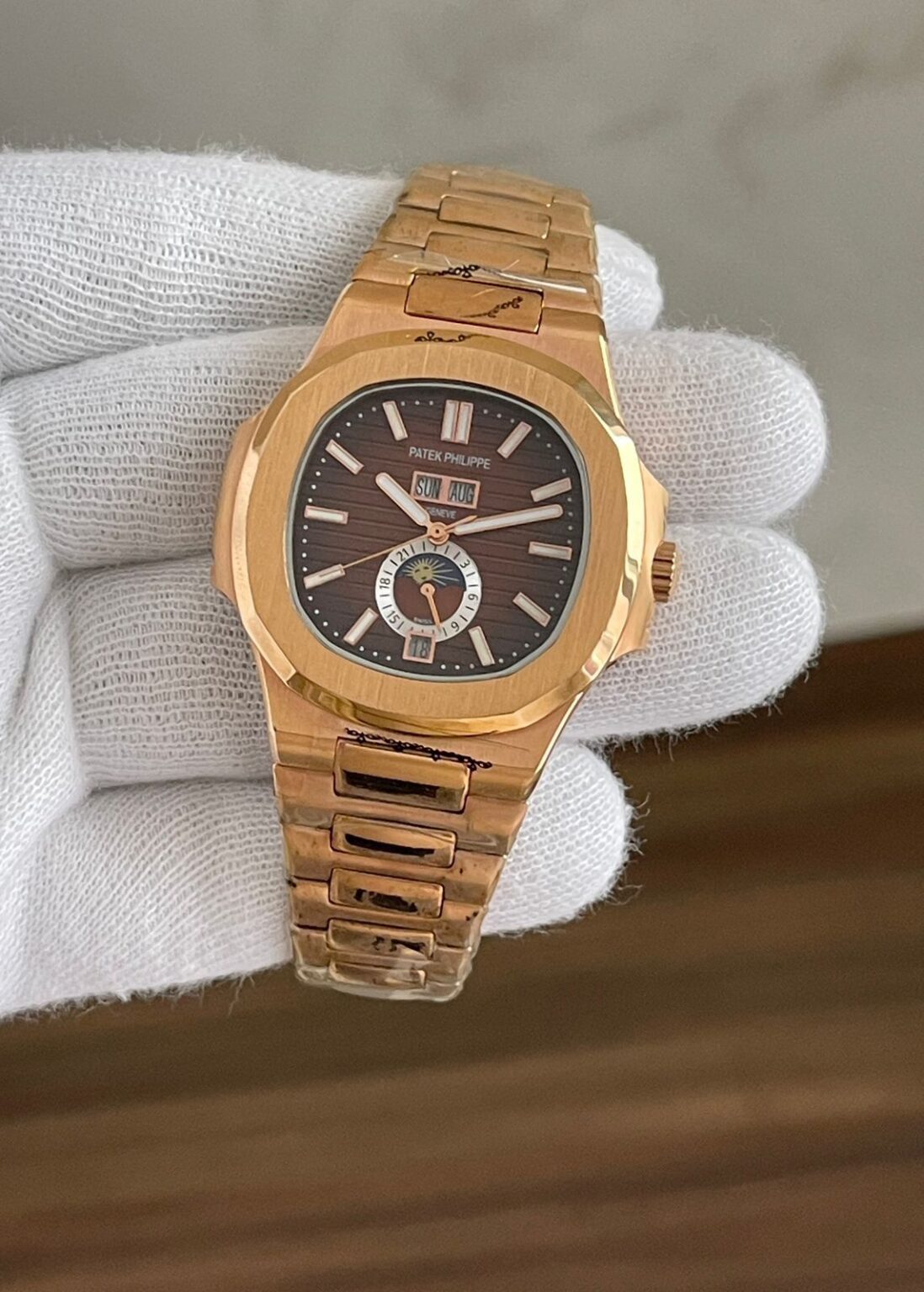 IMG 20241013 WA0025 https://spacetimewatch.com/shop/patek-philippe-nautilus-moonphase-silicone/