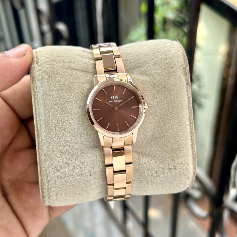 IMG 20241119 WA0002 scaled https://spacetimewatch.com/shop/daniel-wellington-iconic-link-2/