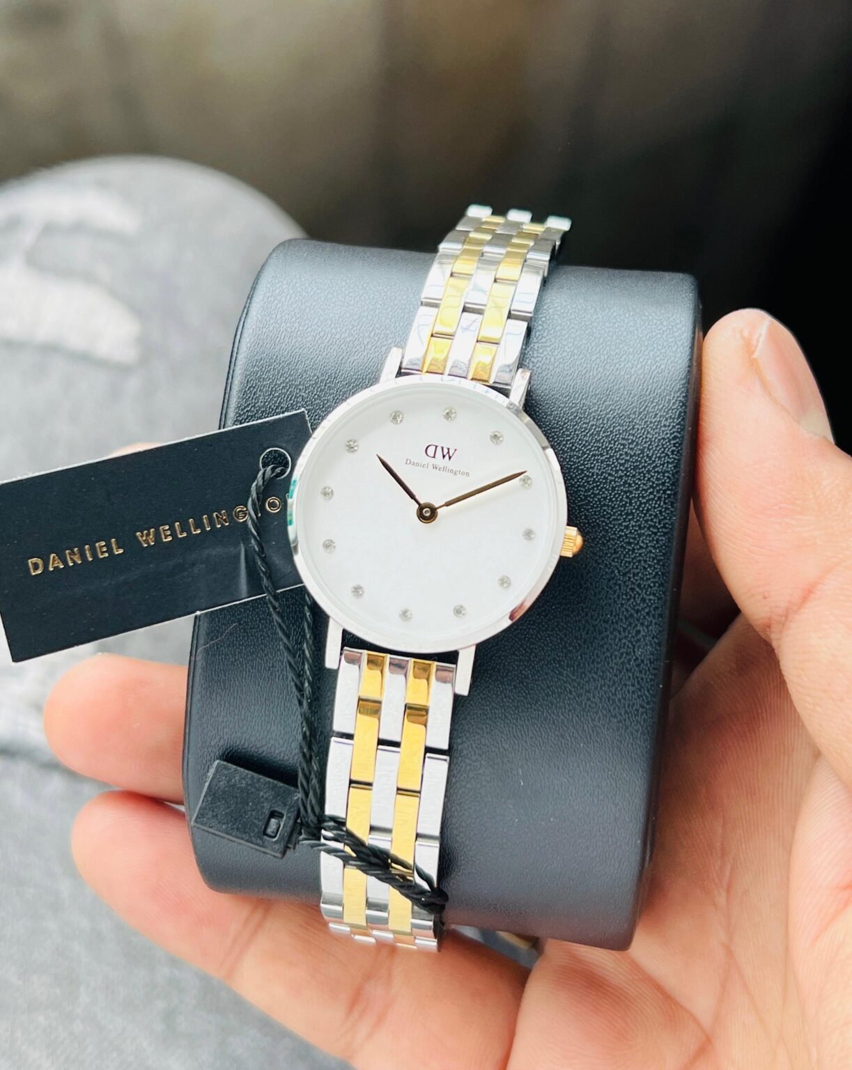 IMG 20241208 WA0067 scaled https://spacetimewatch.com/shop/dw-petite-lumine-bezel-5-link/