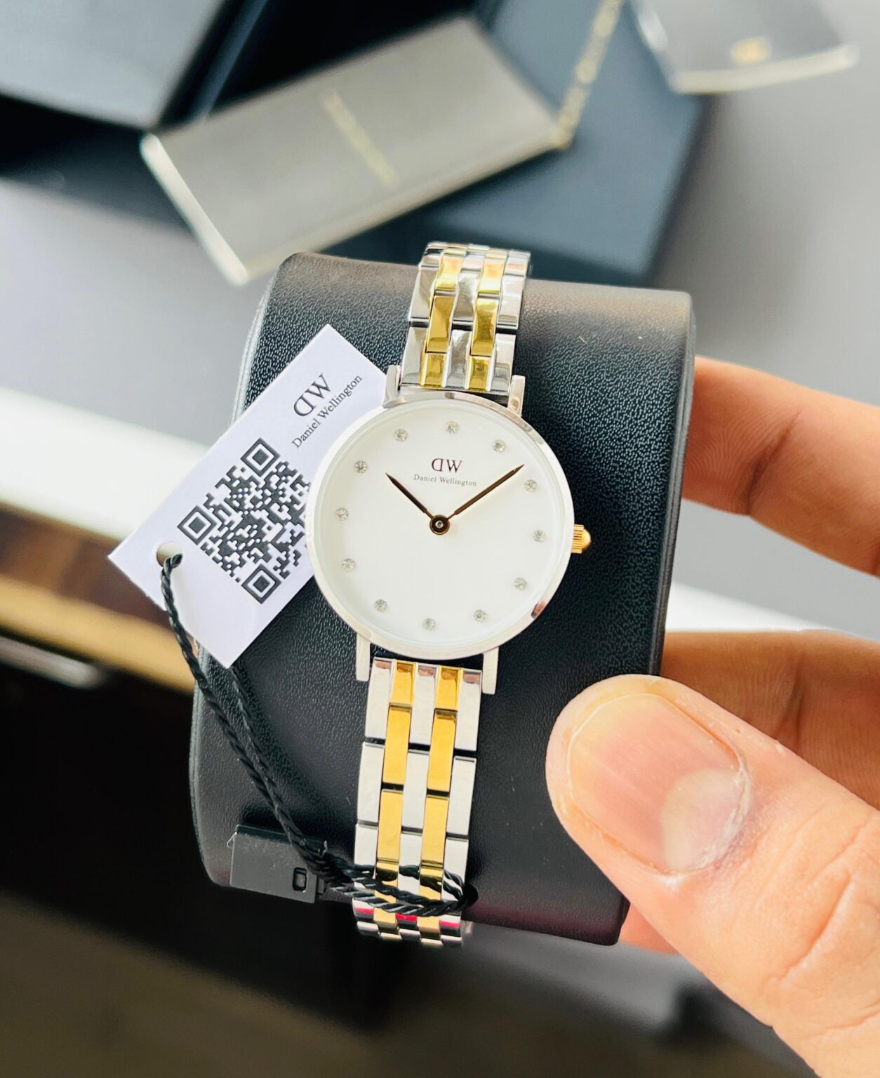 IMG 20241208 WA0069 scaled https://spacetimewatch.com/shop/dw-petite-lumine-bezel-5-link/