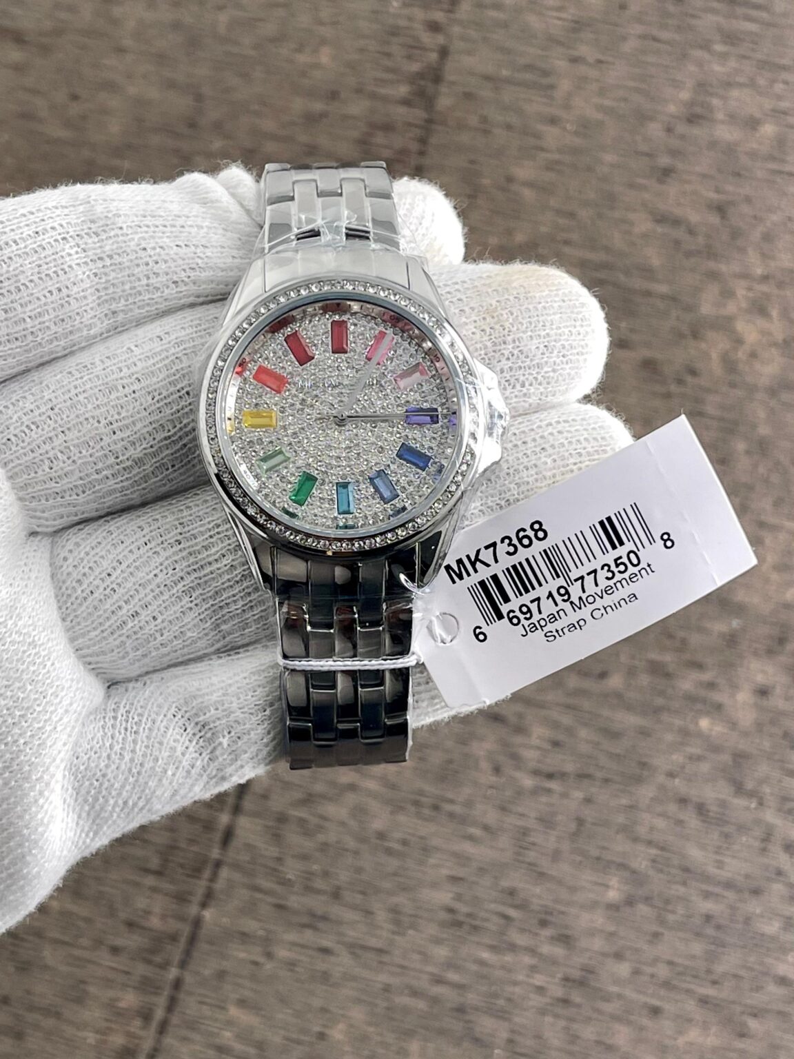 IMG 20241215 WA0076 scaled https://spacetimewatch.com/shop/michael-kors-mini-pilot-baguette-rainbow/