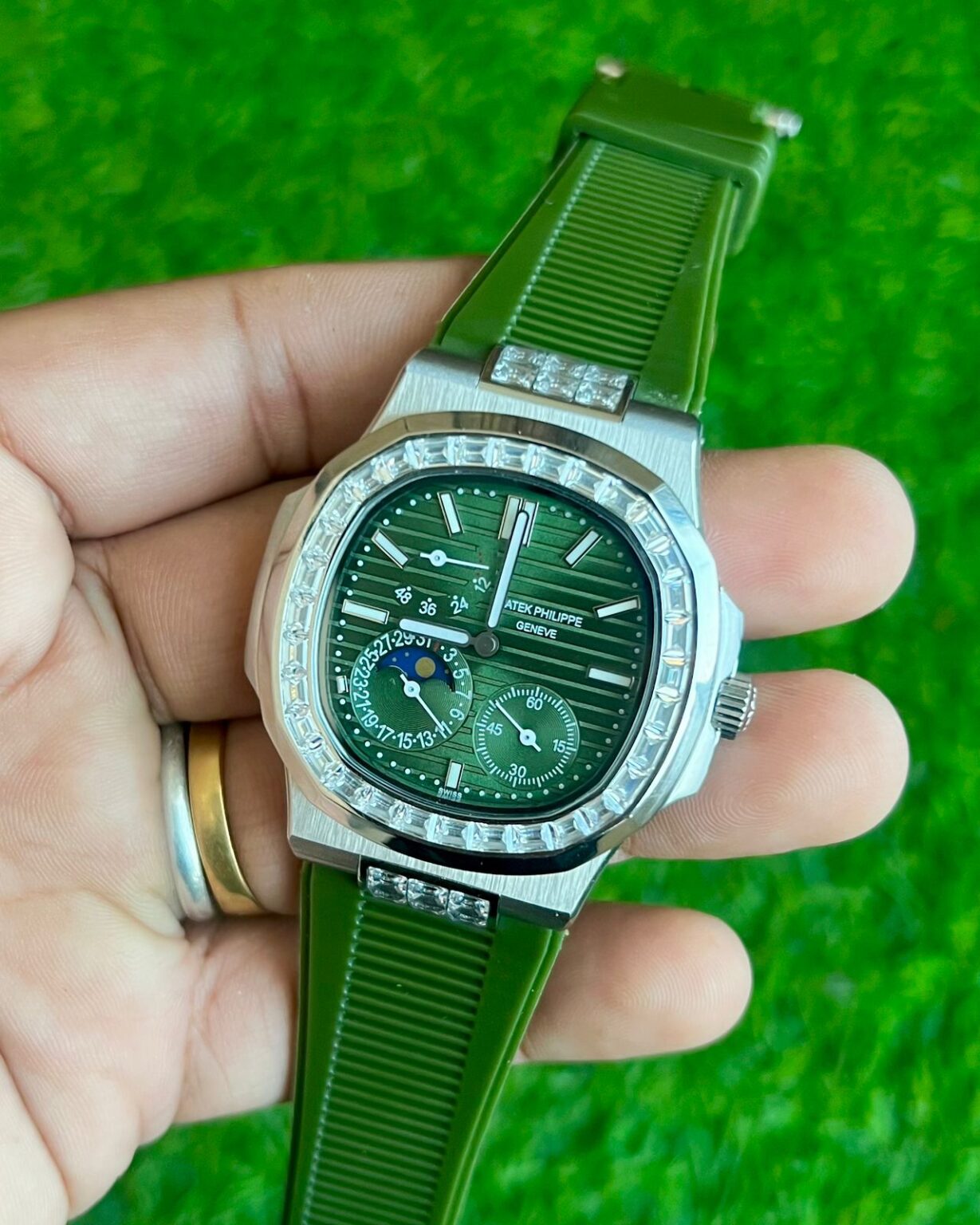 IMG 20241218 WA0061 https://spacetimewatch.com/shop/patek-philippe-nautilus-mens/