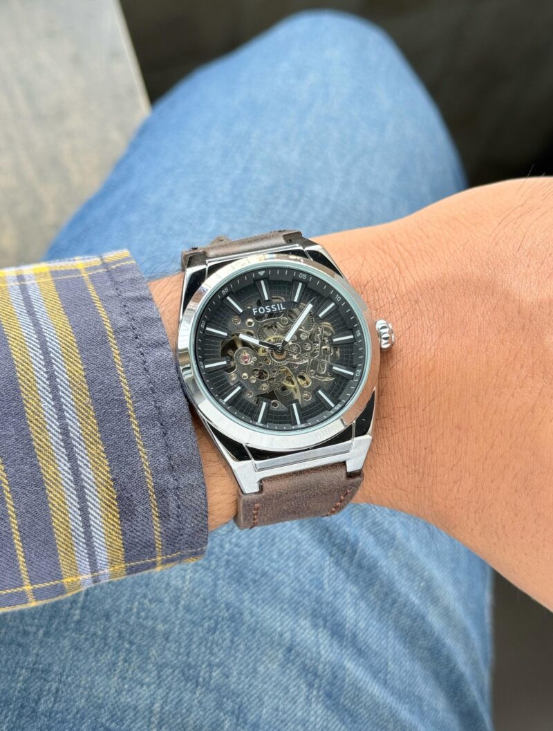f6309e4b 5390 4179 9b61 f139ee82501e scaled https://spacetimewatch.com/shop/fossil-everett-skeleton-modren/