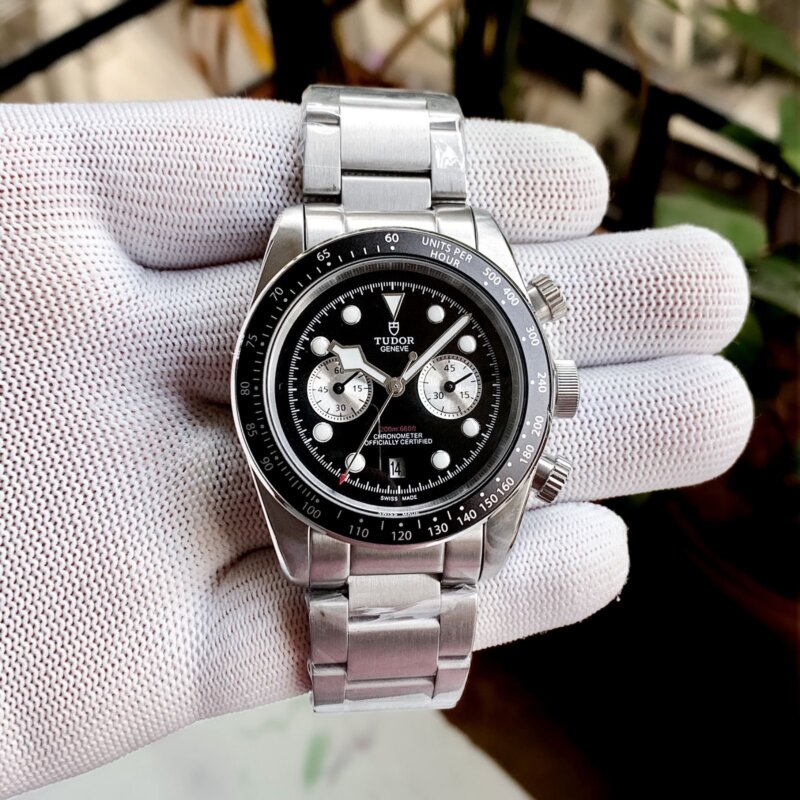 1000018136 https://spacetimewatch.com/shop/tudor-black-bay-chrono-premium-2/