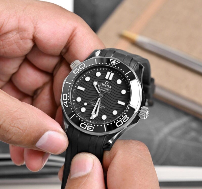 1000018681 https://spacetimewatch.com/shop/omega-seamaster-diver-automatic/