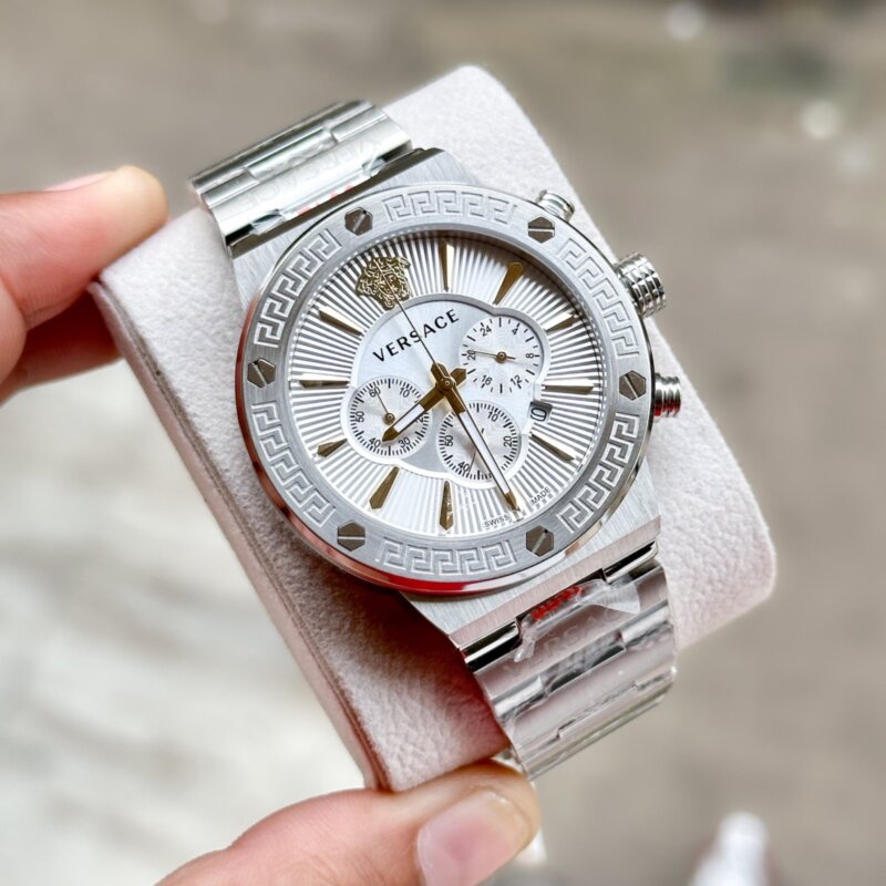 1000018717 1 https://spacetimewatch.com/shop/versace-greca-logo-chronograph/