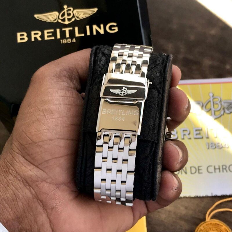 1000019451 https://spacetimewatch.com/shop/breitling-chronomat-b01-original/