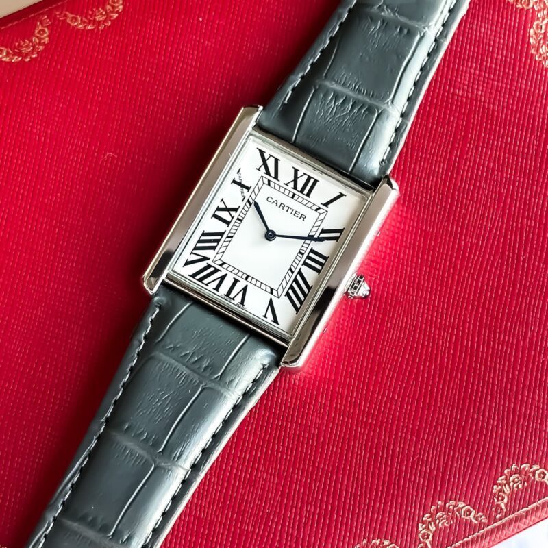 1000021140 https://spacetimewatch.com/shop/cartier-tank-louis-7aa/
