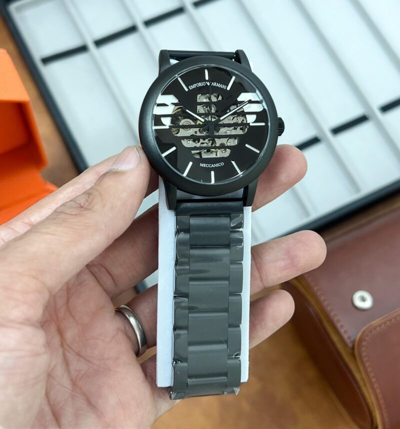 1000021231 https://spacetimewatch.com/shop/emporio-armani-meccanico-ar60032-premium/